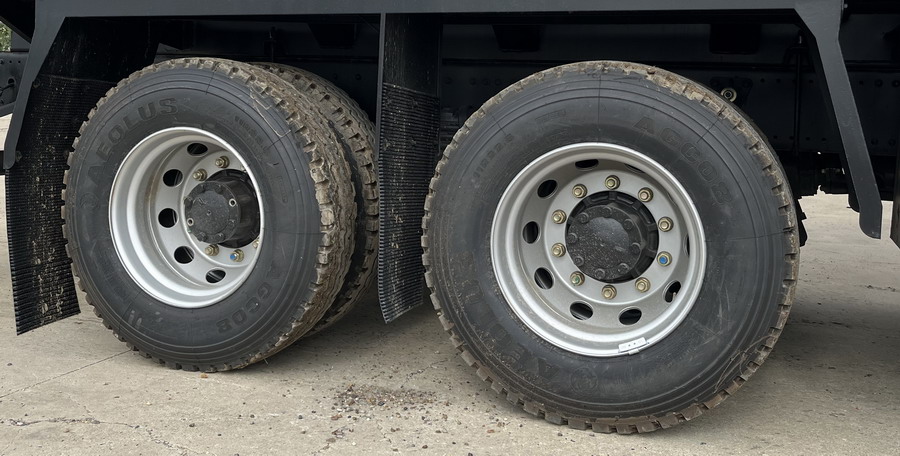 東風(fēng)牌EQ5310XXYL6D廂式運(yùn)輸車公告圖片