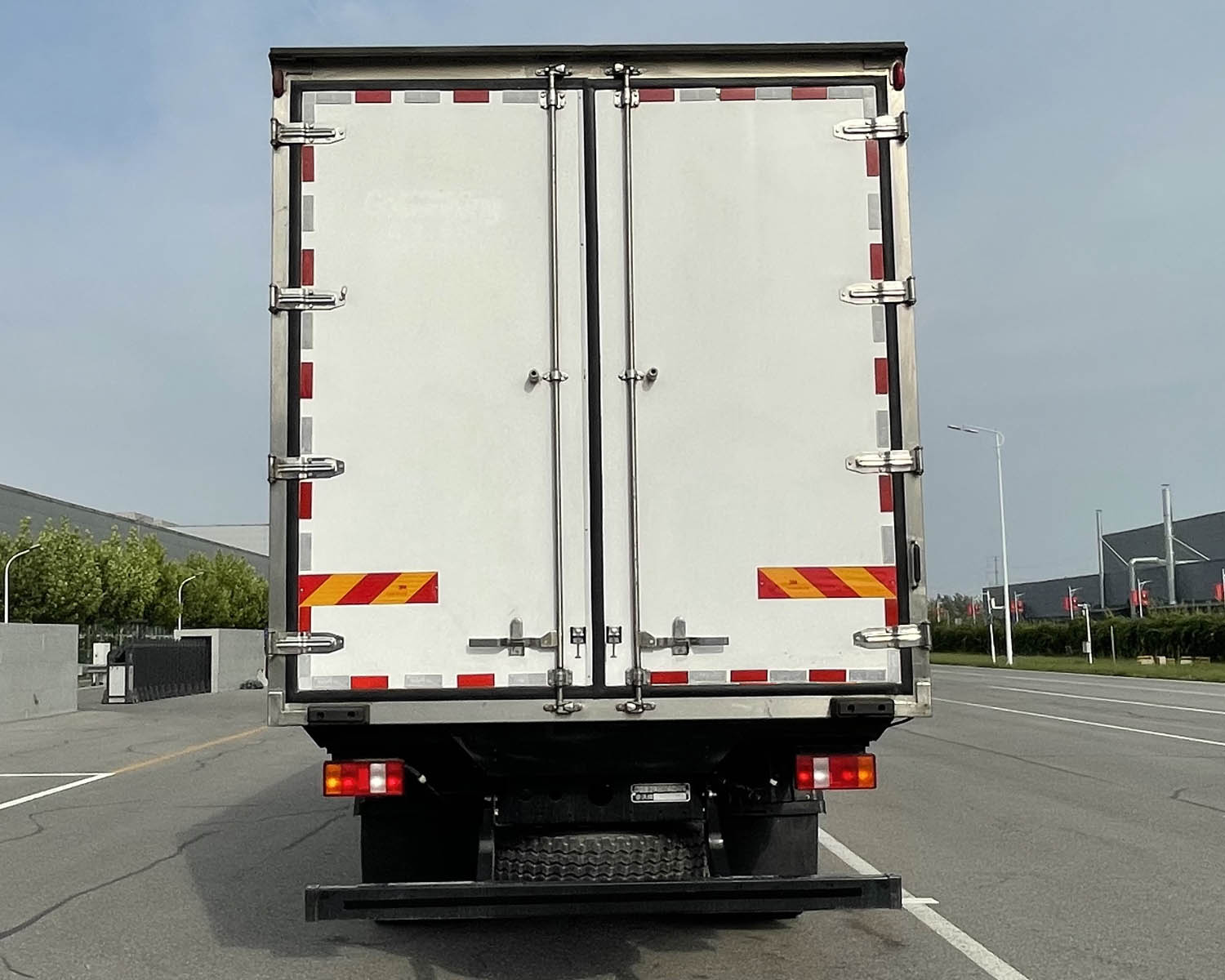 豪沃牌ZZ5187XLCK561DF1冷藏車公告圖片