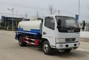 绿化喷洒车