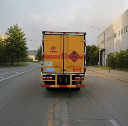 程力威牌CLW5040XRYE6易燃液體廂式運(yùn)輸車公告圖片