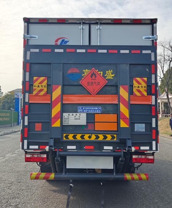 程力威牌CLW5120XRQE6易燃?xì)怏w廂式運(yùn)輸車公告圖片