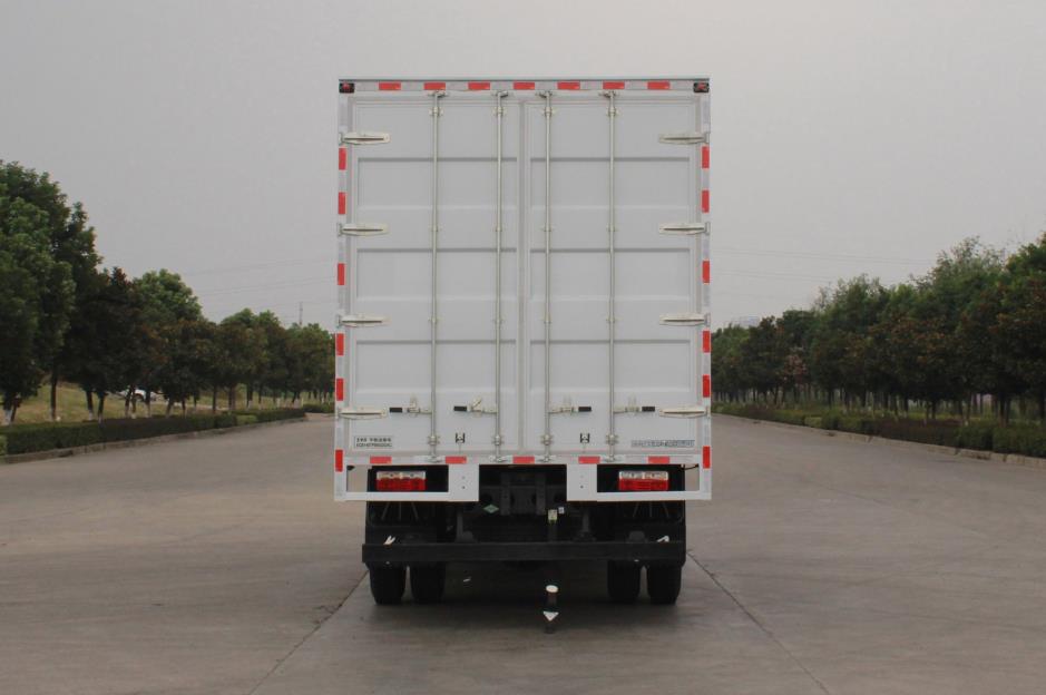 東風牌EQ5120XXY8NDDAC廂式運輸車公告圖片