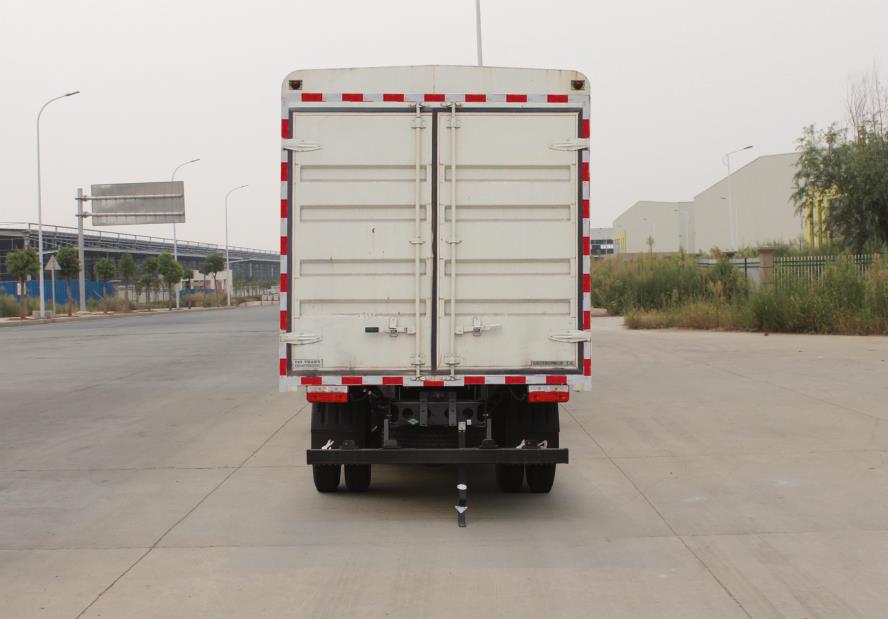 東風(fēng)牌EQ5120CCY8NDDAC倉柵式運輸車公告圖片