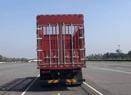 解放牌CA5250CCQP62M2L6T3E6畜禽運(yùn)輸車公告圖片