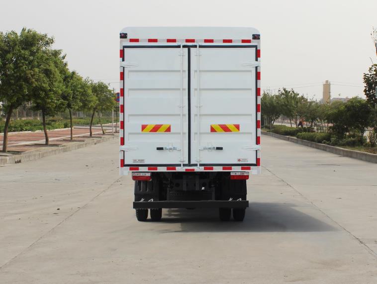 東風(fēng)牌EQ5140CCY8CDEAC倉柵式運(yùn)輸車公告圖片