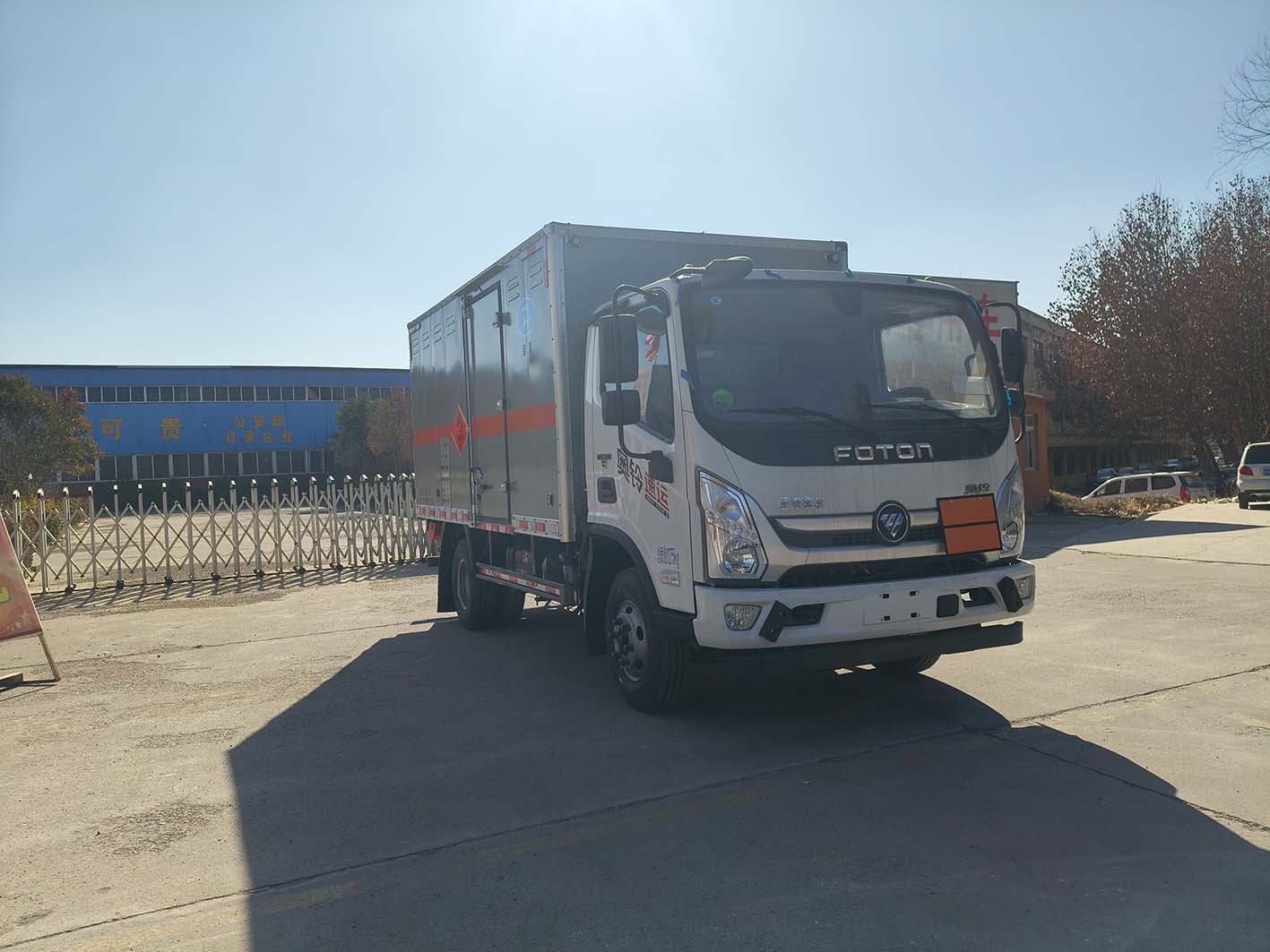 春星牌ZZT5080XRY-6易燃液體廂式運(yùn)輸車