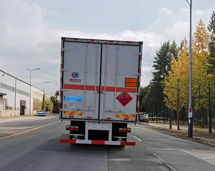 程力威牌CLW5180XRQE6易燃氣體廂式運輸車公告圖片