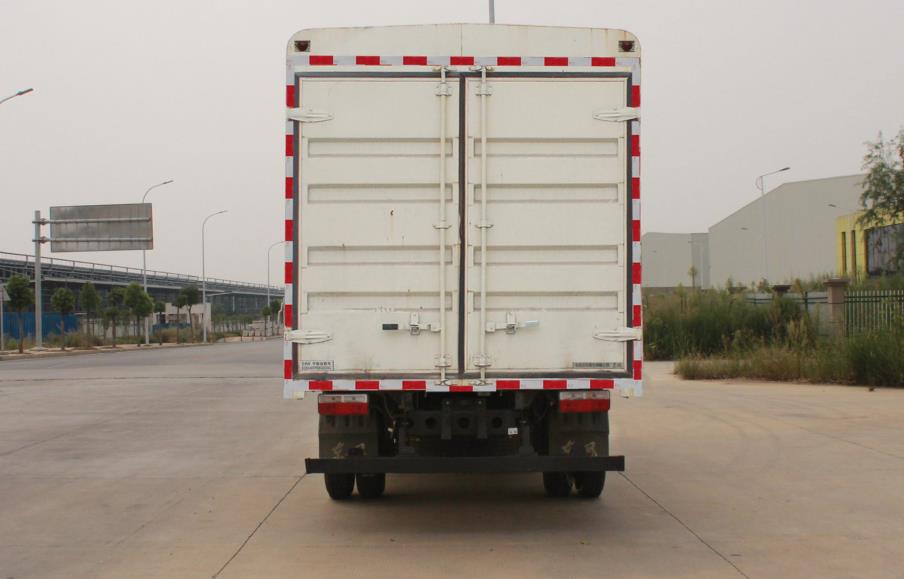 東風牌EQ5090CCY8CDCAC倉柵式運輸車公告圖片