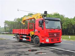 随车起重运输车