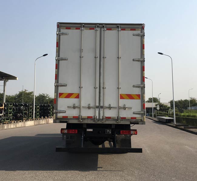 紅巖牌CQ5187XXYHD07711廂式運(yùn)輸車公告圖片