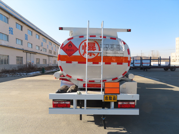 陸平機(jī)器牌LPC5120GYYE6運(yùn)油車公告圖片