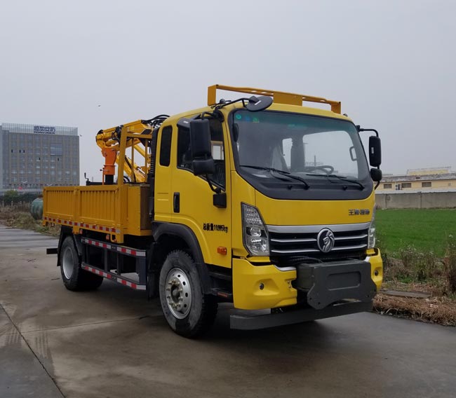 王牌牌CDW5120TYHA1R6綠化綜合養(yǎng)護車