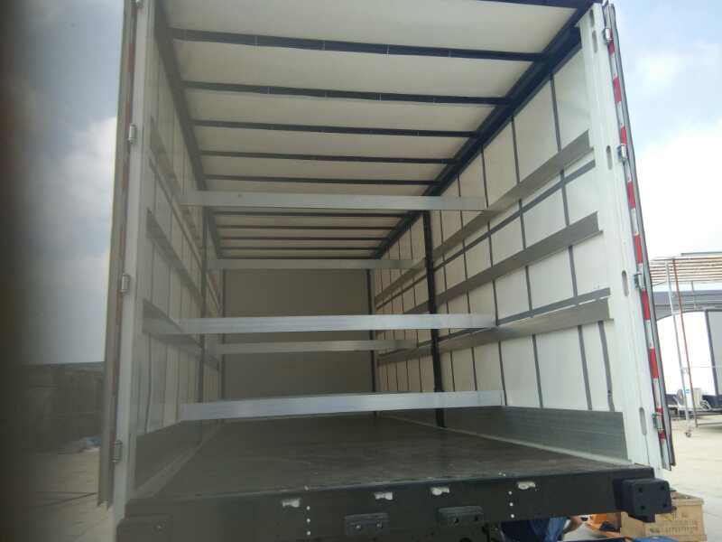 嶸野牌LRY5180CYL瓶裝飲料運(yùn)輸車(chē)公告圖片