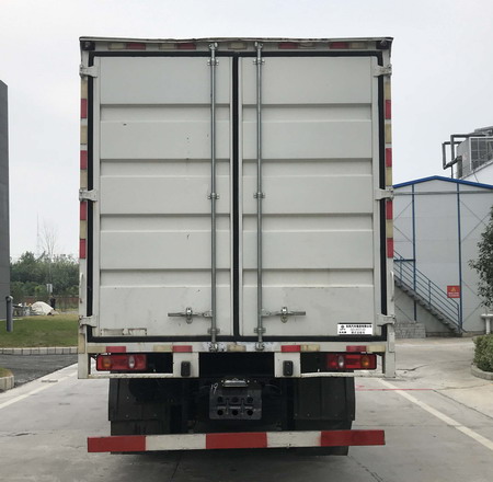 東風(fēng)牌EQ5126XXYL6D廂式運輸車公告圖片