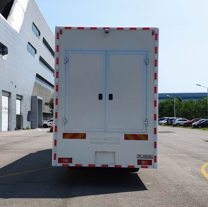 移動實驗室車圖片