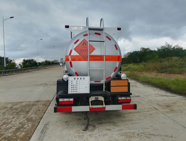 楚勝牌CSC5125GRY6易燃液體罐式運(yùn)輸車公告圖片