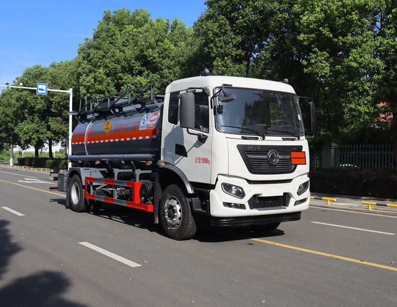 中汽力威牌HLW5180GYWDF6氧化性物品罐式運輸車