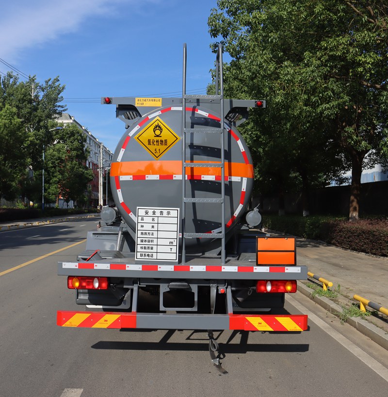 中汽力威牌HLW5180GYWDF6氧化性物品罐式運輸車公告圖片