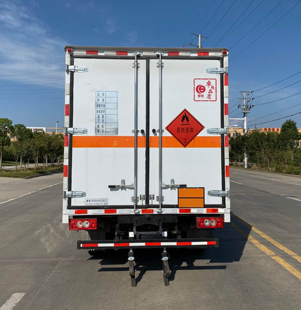 楚勝牌CSC5045XRYB6易燃液體廂式運(yùn)輸車公告圖片