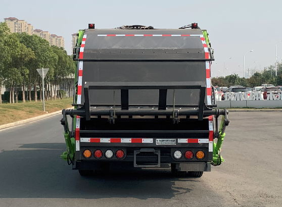 東風(fēng)牌DFZ5125ZYS8CDC壓縮式垃圾車公告圖片