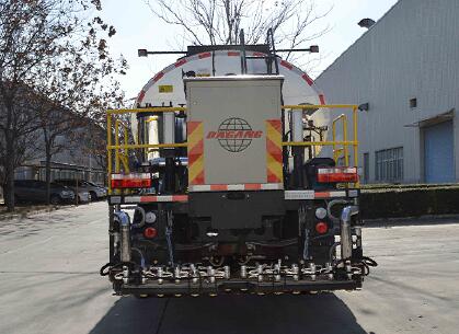 達(dá)剛牌DGL5183GLQ-086A瀝青灑布車(chē)公告圖片