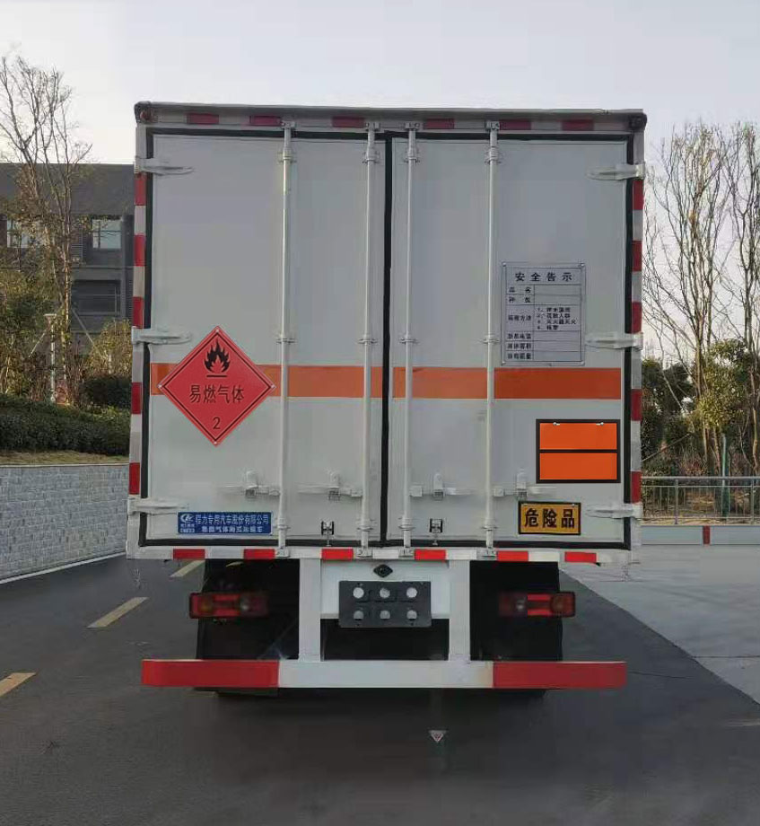 程力威牌CLW5121XRQE6易燃?xì)怏w廂式運(yùn)輸車公告圖片