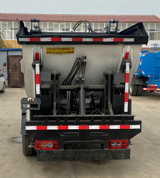 祥農(nóng)達(dá)牌SGW5045ZZZF自裝卸式垃圾車(chē)公告圖片