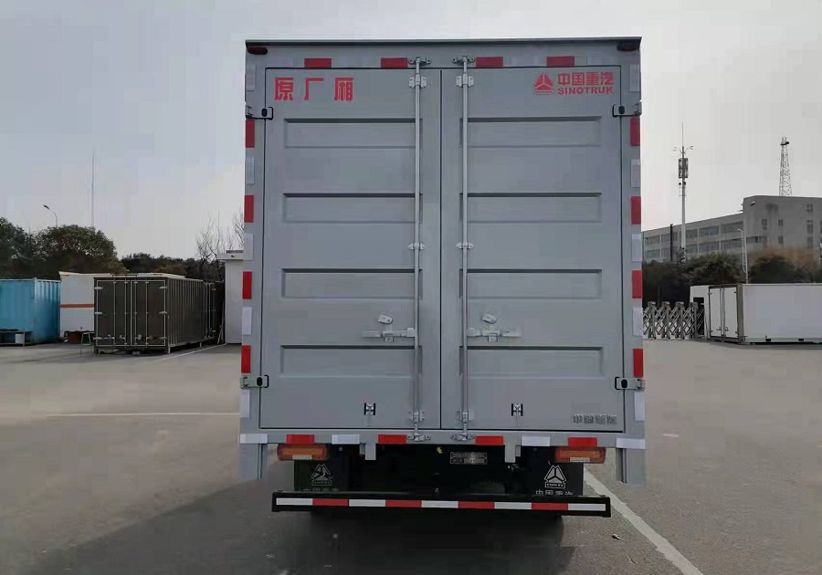 豪沃牌ZZ5047XXYF3111F145廂式運(yùn)輸車公告圖片