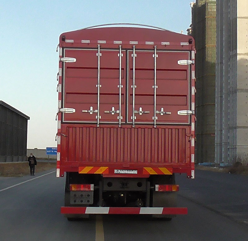 東風(fēng)牌EQ5316CCYL6D78倉柵式運輸車公告圖片