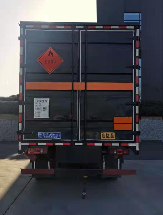 程力威牌CLW5121XRYE6易燃液體廂式運(yùn)輸車公告圖片