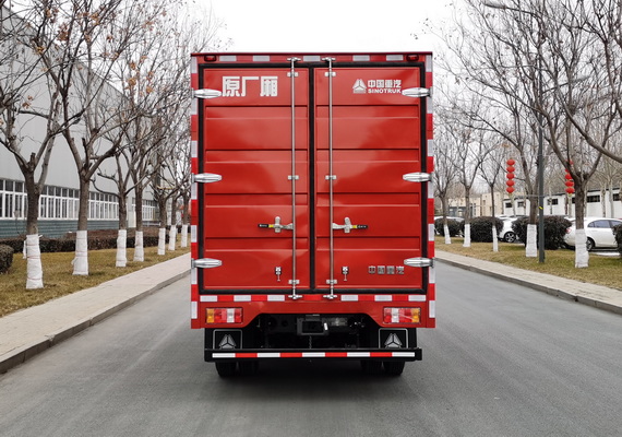 豪沃牌ZZ5047XXYF3115F145廂式運(yùn)輸車公告圖片