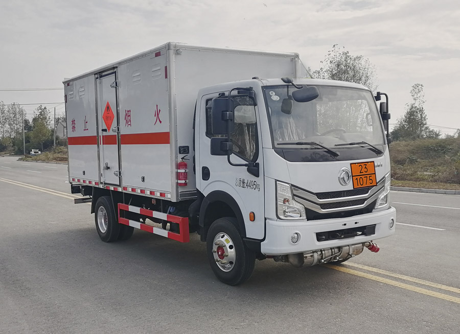 大力牌DLQ5041XRQEQ6易燃?xì)怏w廂式運(yùn)輸車公告圖片