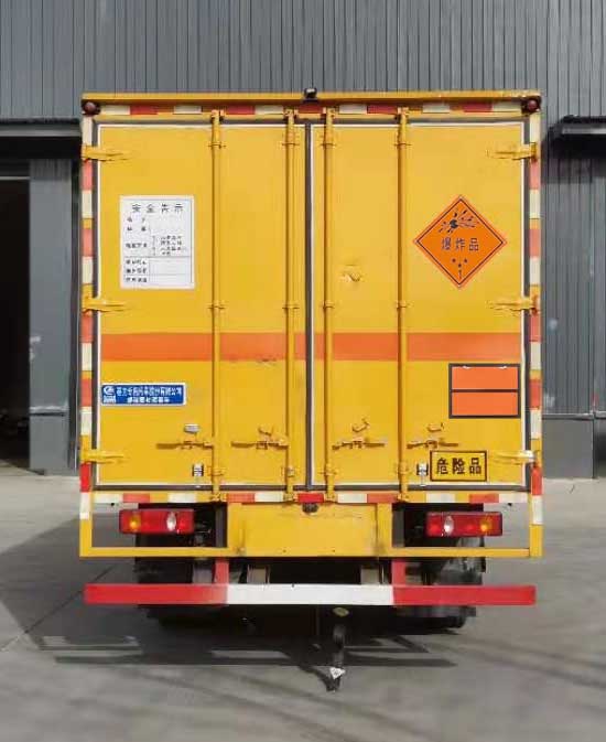 程力威牌CLW5121XQYE6爆破器材運(yùn)輸車公告圖片