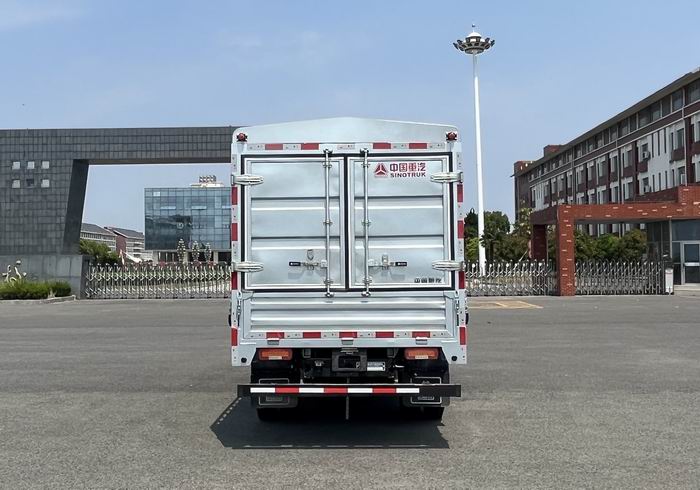 豪沃牌ZZ5047CCYF3111F145倉柵式運(yùn)輸車公告圖片