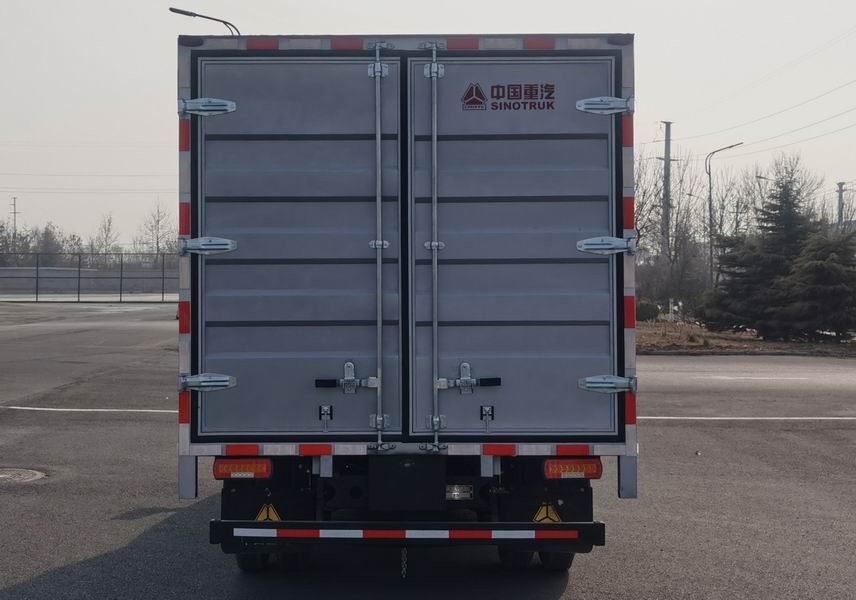 豪沃牌ZZ5047XXYC3111F142廂式運(yùn)輸車(chē)公告圖片