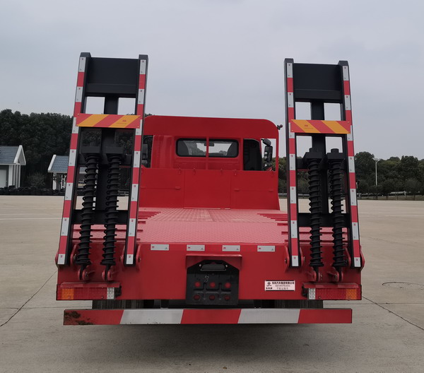 東風(fēng)牌EQ5166TPBL6D31平板運(yùn)輸車公告圖片