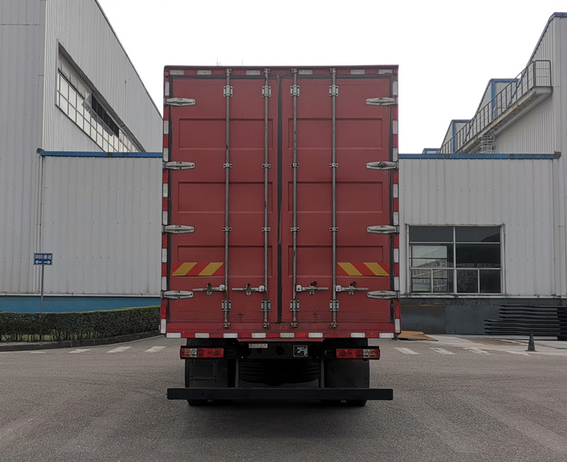 紅巖牌CQ5187XXYEY05711J廂式運(yùn)輸車公告圖片