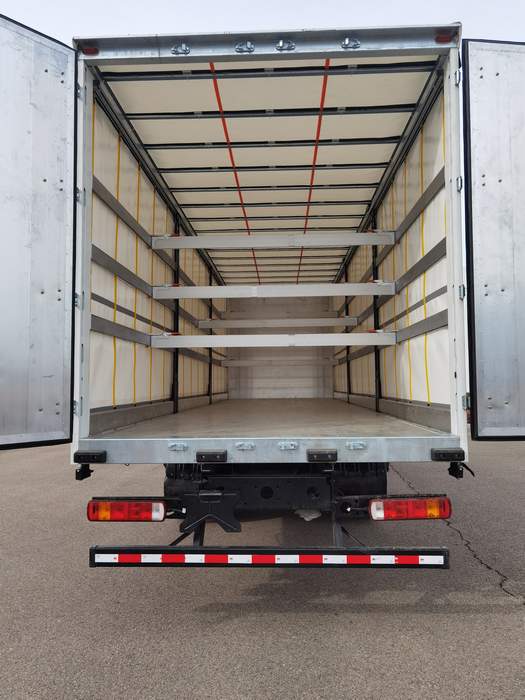 嶸野牌LRY5181CYL瓶裝飲料運(yùn)輸車公告圖片