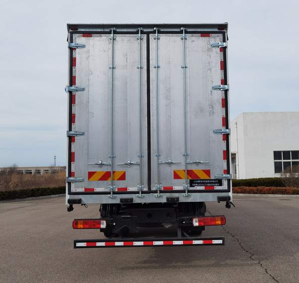 嶸野牌LRY5181CYL瓶裝飲料運(yùn)輸車公告圖片