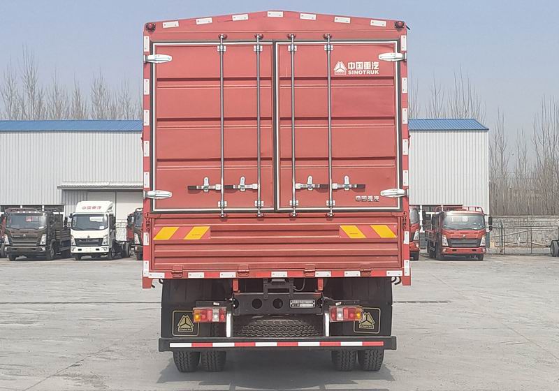 豪沃牌ZZ5147CCYH4515F1H倉柵式運(yùn)輸車公告圖片