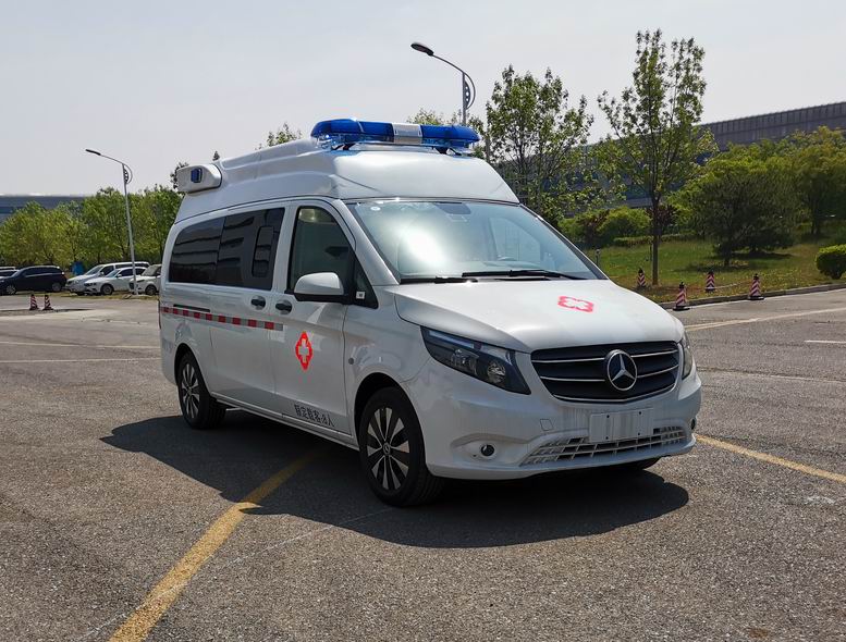 北鈴牌BBL5032XJHA2-2救護(hù)車(chē)