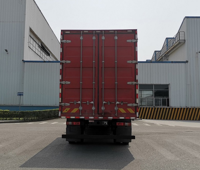 紅巖牌CQ5167XXYEY05521J廂式運輸車公告圖片