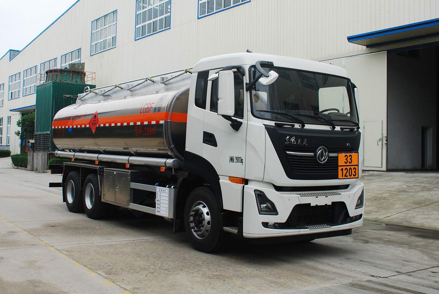 齊星牌QXC5263GYYD6鋁合金運(yùn)油車