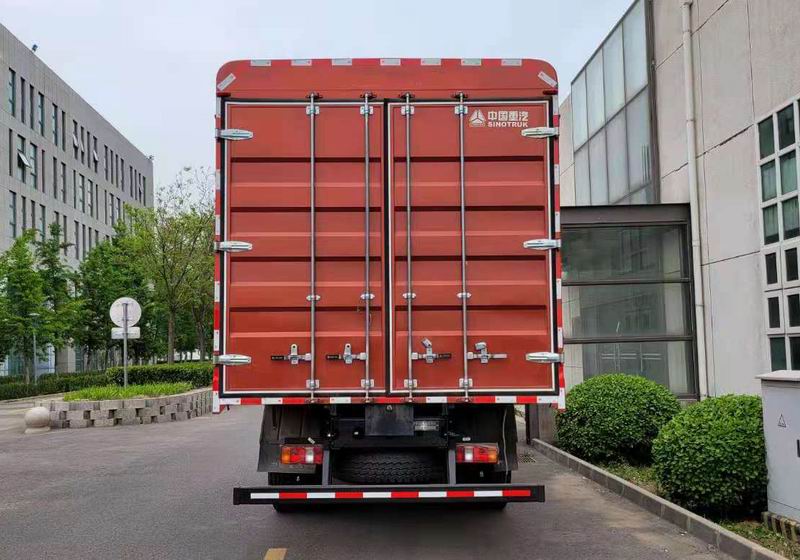 豪沃牌ZZ5117CCYG4515F1倉柵式運(yùn)輸車公告圖片