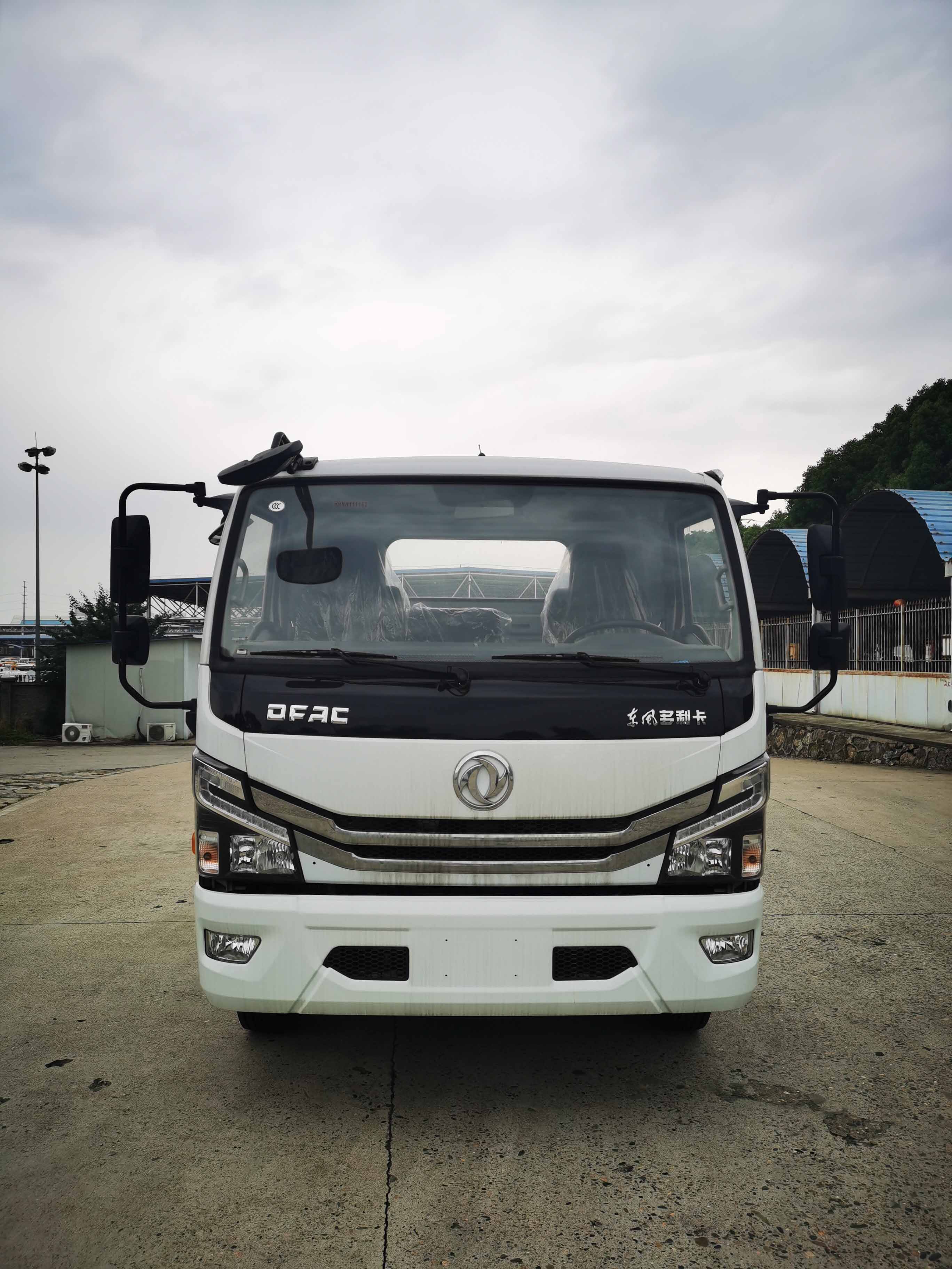 東風牌EQ5107XXY8NDCAC廂式運輸車公告圖片