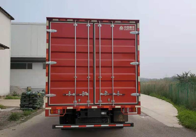 豪沃牌ZZ5127XXYF3815F1廂式運輸車公告圖片