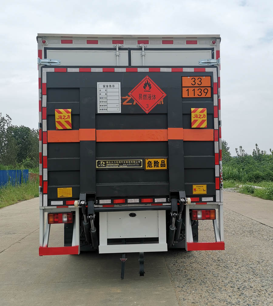 大力牌DLQ5121XRYZZ6易燃液體廂式運(yùn)輸車公告圖片