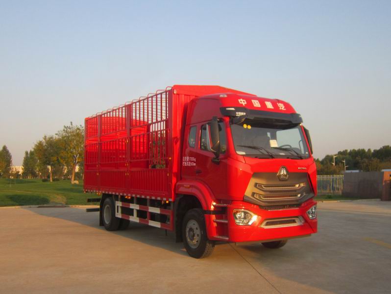 豪沃牌ZZ5177CCYK511JF1倉柵式運(yùn)輸車公告圖片