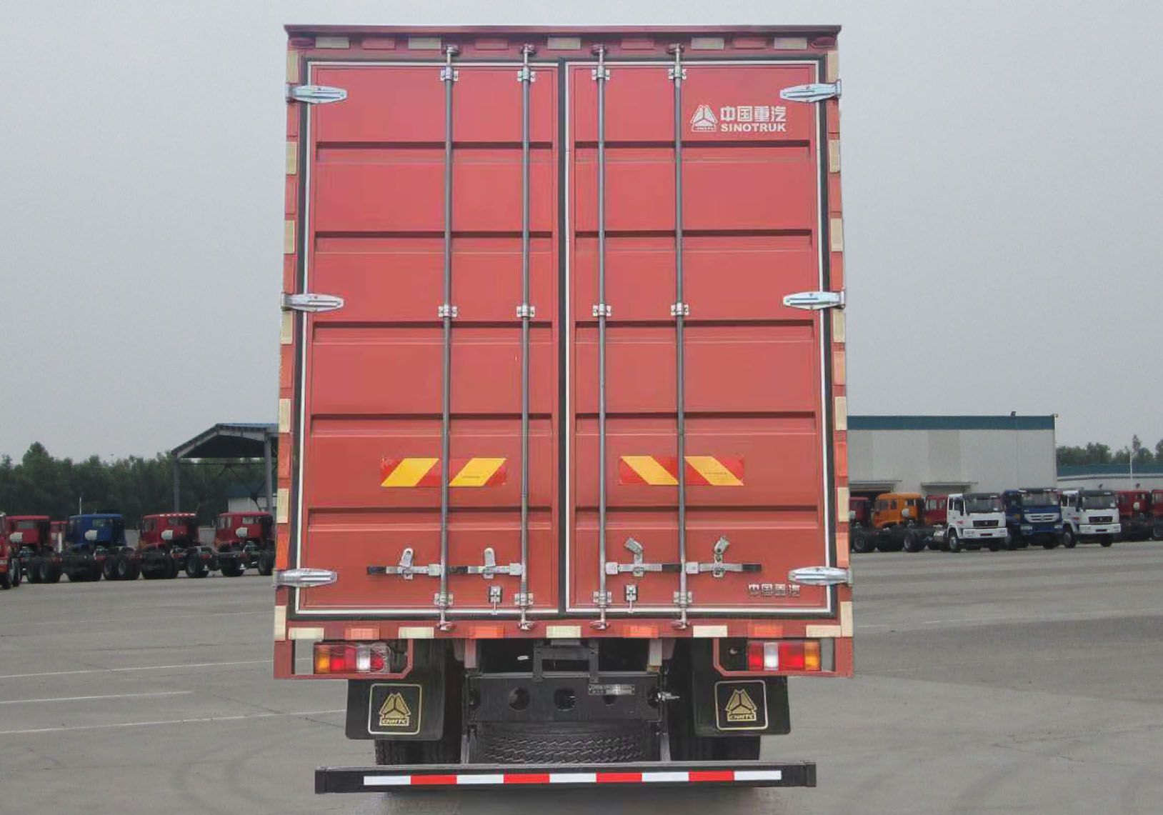 豪沃牌ZZ5147XXYH4515F1H廂式運(yùn)輸車公告圖片