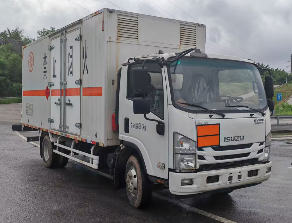 慶鈴牌QL5080XRQBUKAJ易燃?xì)怏w廂式運輸車